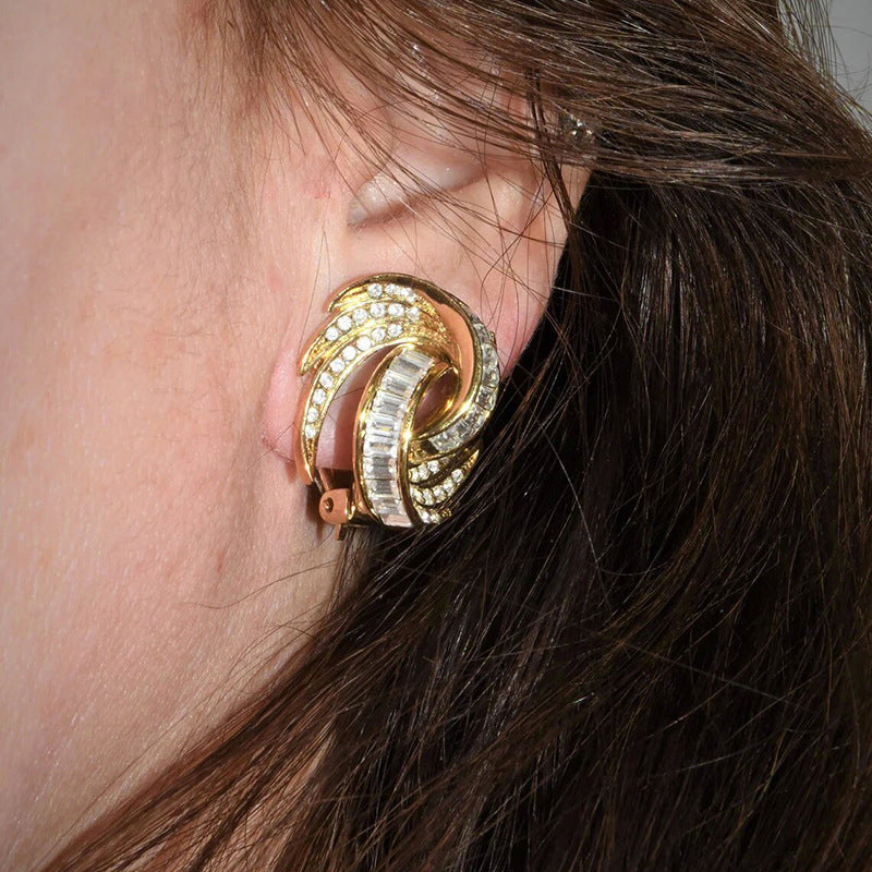 Earrings with zirconia