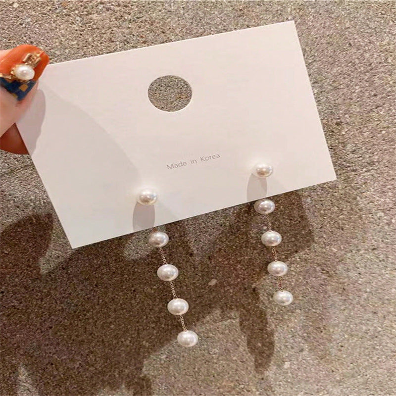 Long earrings with pearl tassels