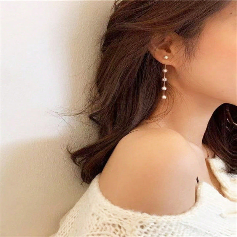 Long earrings with pearl tassels