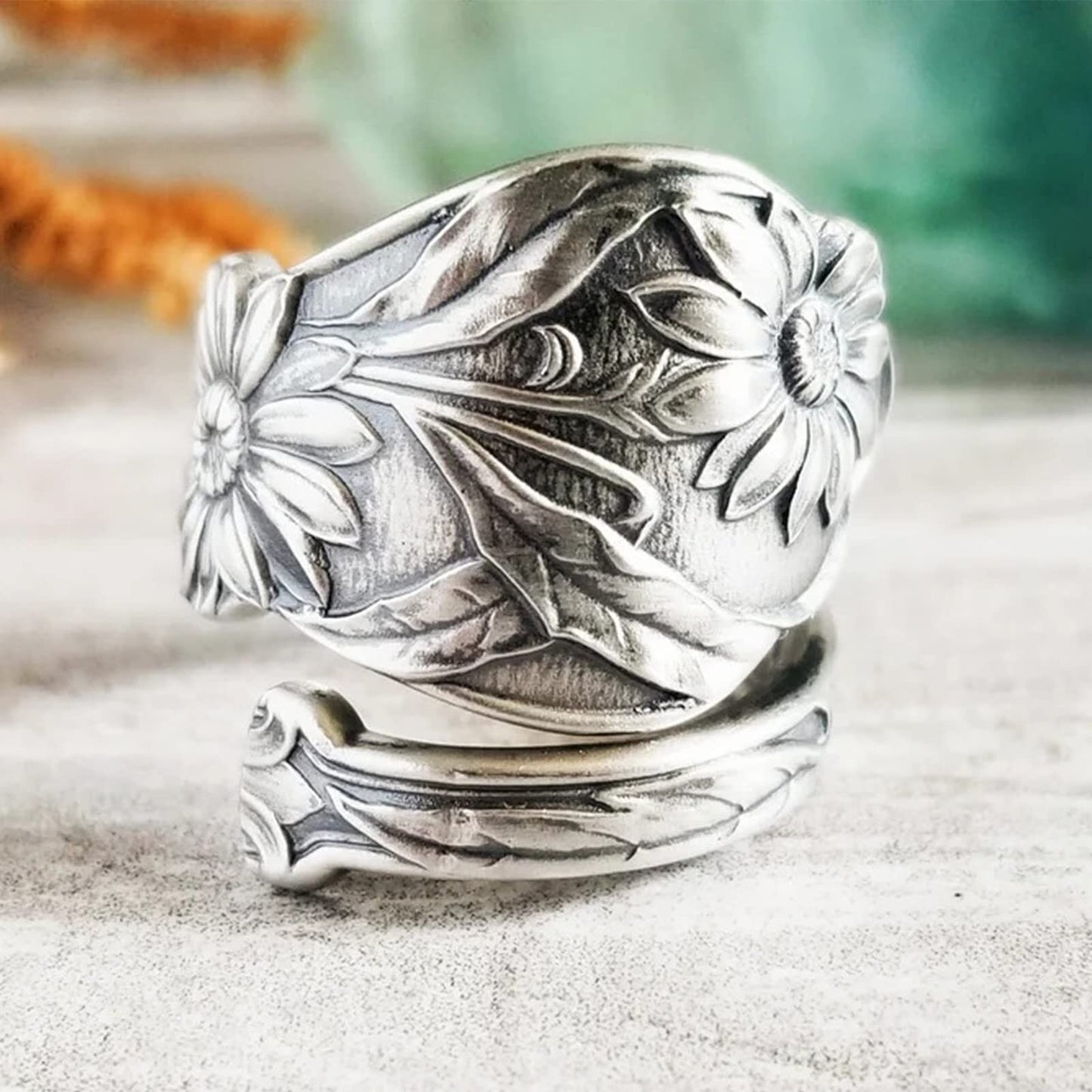 Women's Retro Carved Sunflower Design Ring