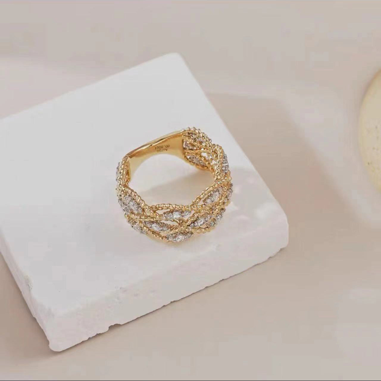 Vintage cut style carved gold ring