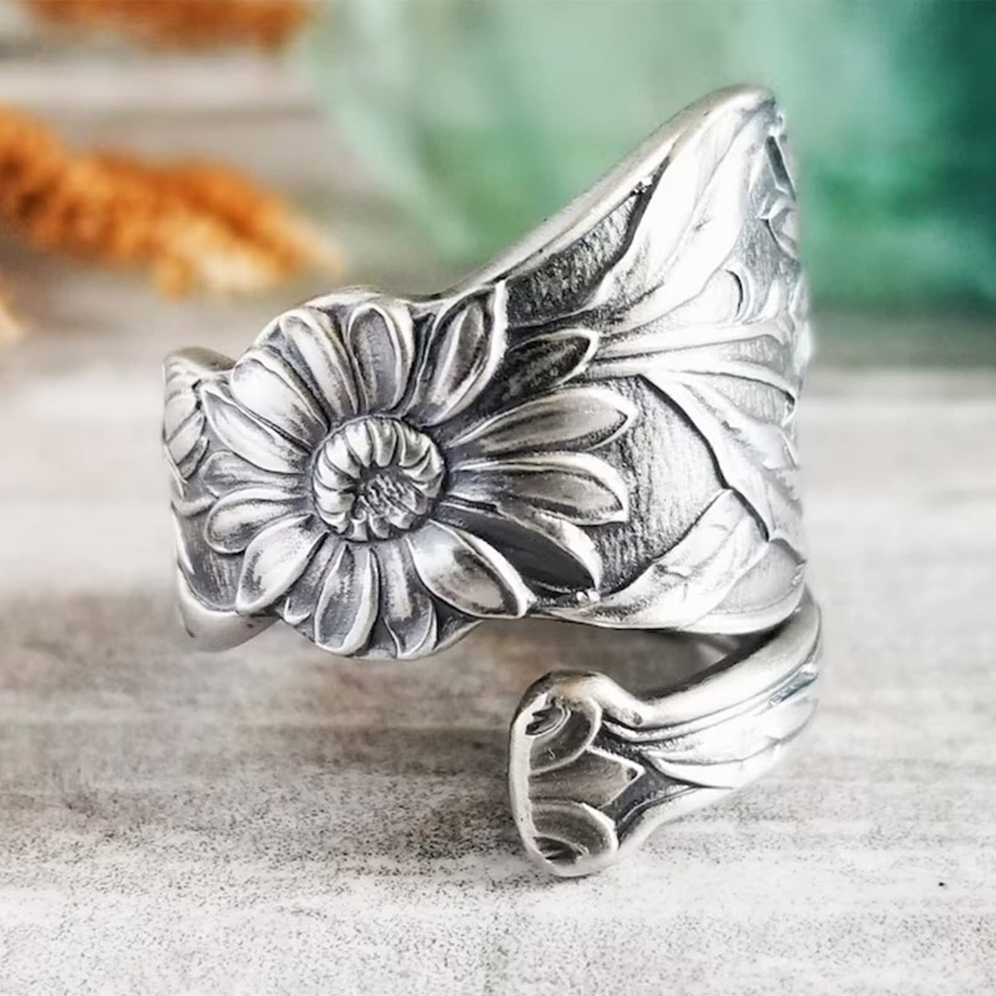 Women's Retro Carved Sunflower Design Ring