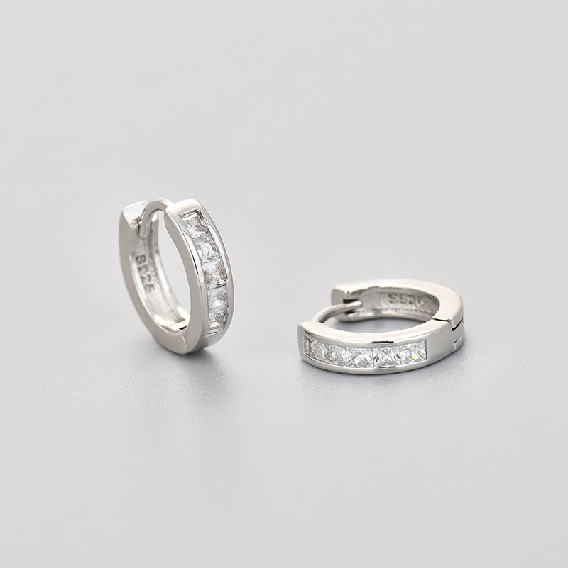 Simple circular zirconia earrings