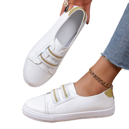 Versatile low-cut white sneakers