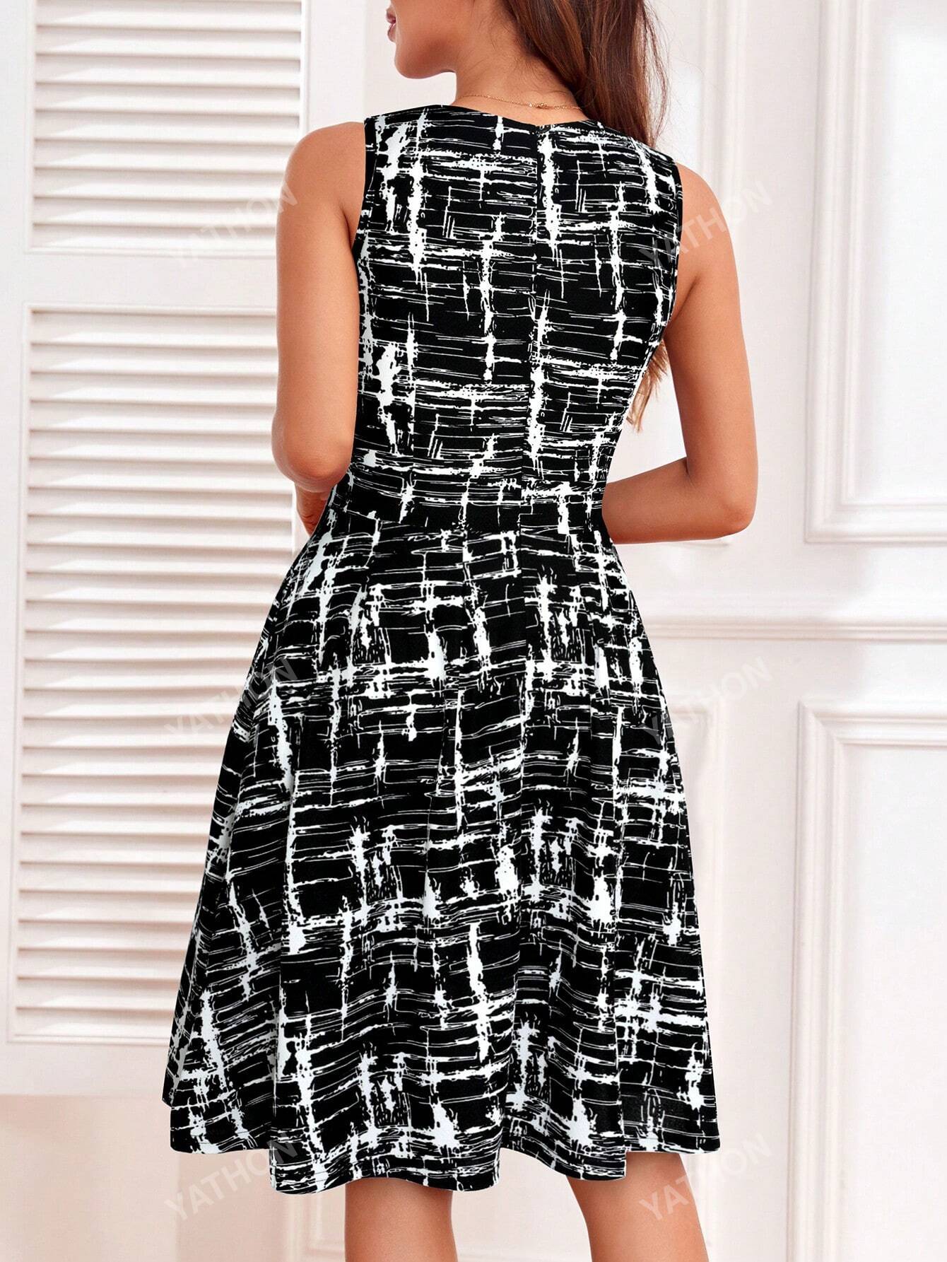 Ditsy Floral Print Keyhole Neckline Dress