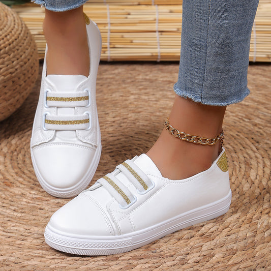 Versatile low-cut white sneakers