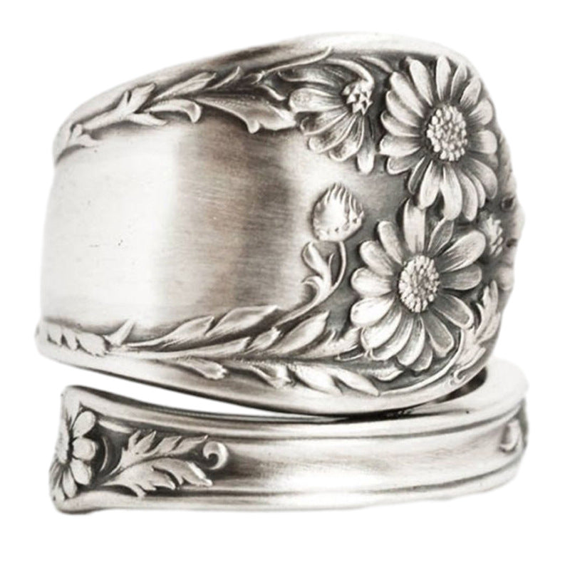 Unisex ring with retro design