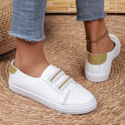 Versatile low-cut white sneakers